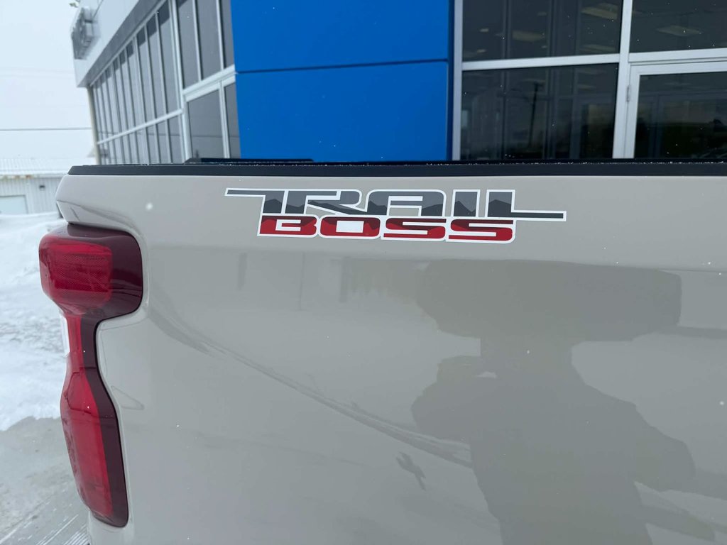 Chevrolet Silverado 1500 Custom Trail Boss 2026 à Grand Falls, Nouveau-Brunswick - 8 - w1024h768px