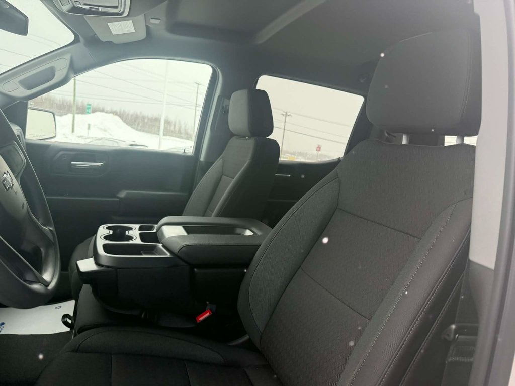 Chevrolet Silverado 1500 Custom Trail Boss 2026 à Grand Falls, Nouveau-Brunswick - 13 - w1024h768px