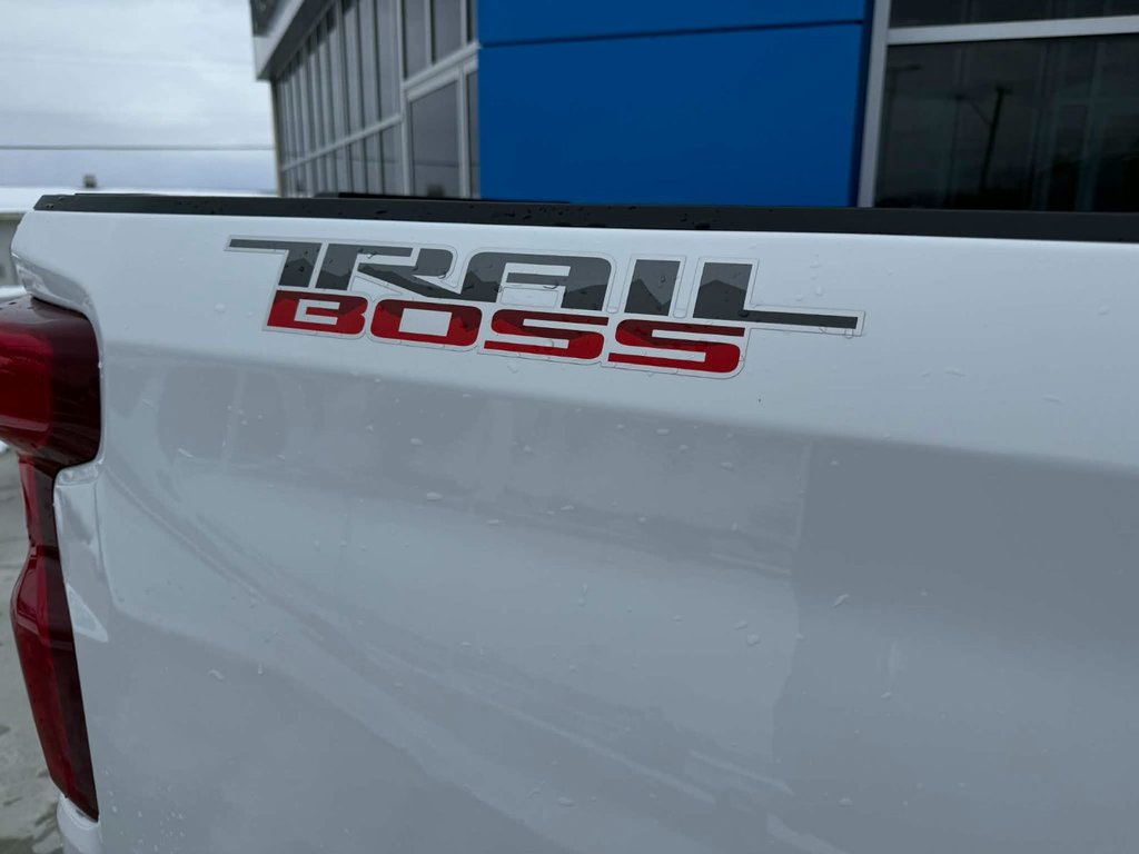 Chevrolet Silverado 1500 Custom Trail Boss 2026 à Grand Falls, Nouveau-Brunswick - 17 - w1024h768px