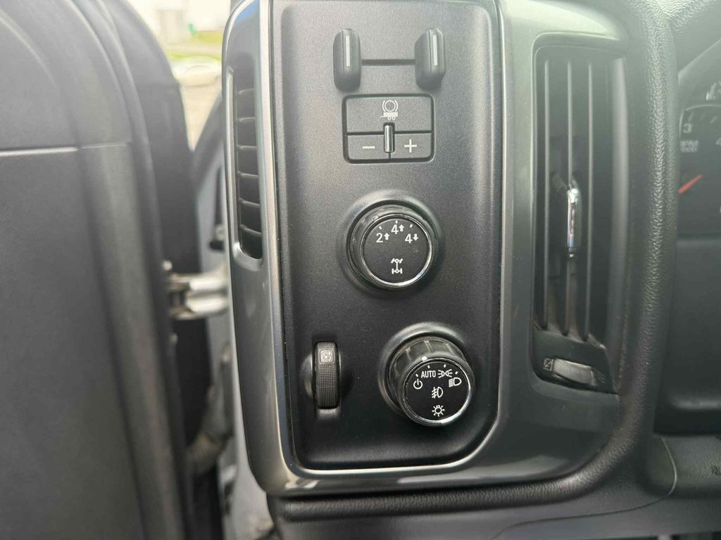 2015 Chevrolet Silverado 2500HD LT in Grand Falls, New Brunswick - 13 - w1024h768px