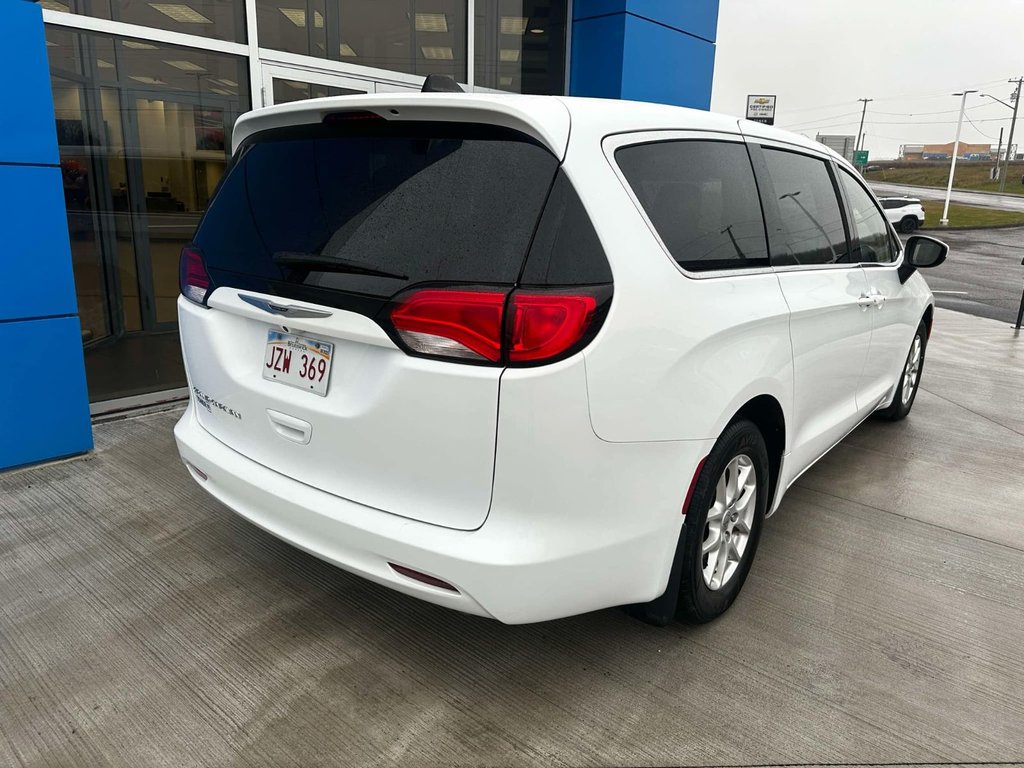 2022  Grand Caravan SXT in Grand Falls, New Brunswick - 4 - w1024h768px