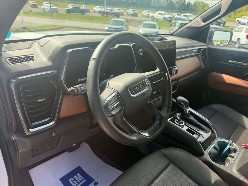2026 GMC Canyon AT4 in Grand Falls, New Brunswick - 9 - w1024h768px