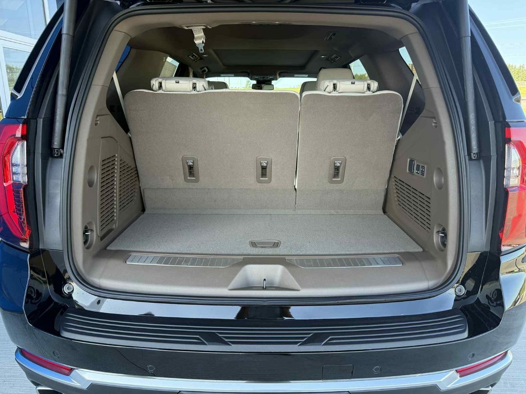 2025 GMC Yukon Denali in Grand Falls, New Brunswick - 8 - w1024h768px