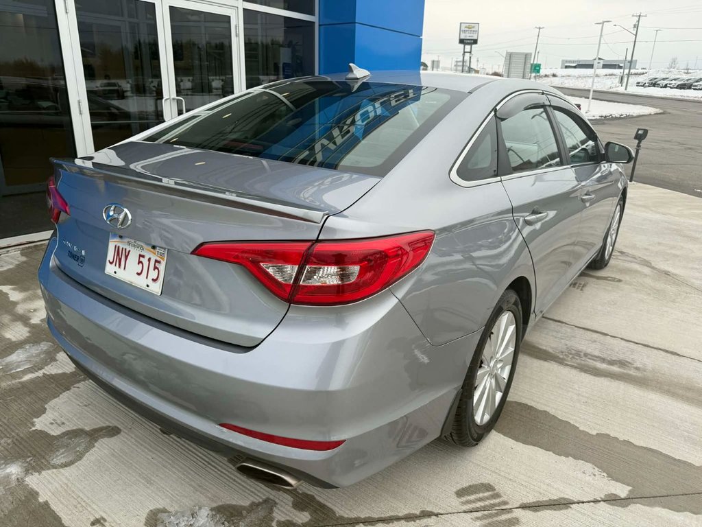 2016 Hyundai Sonata 2.4L GL in Grand Falls, New Brunswick - 5 - w1024h768px