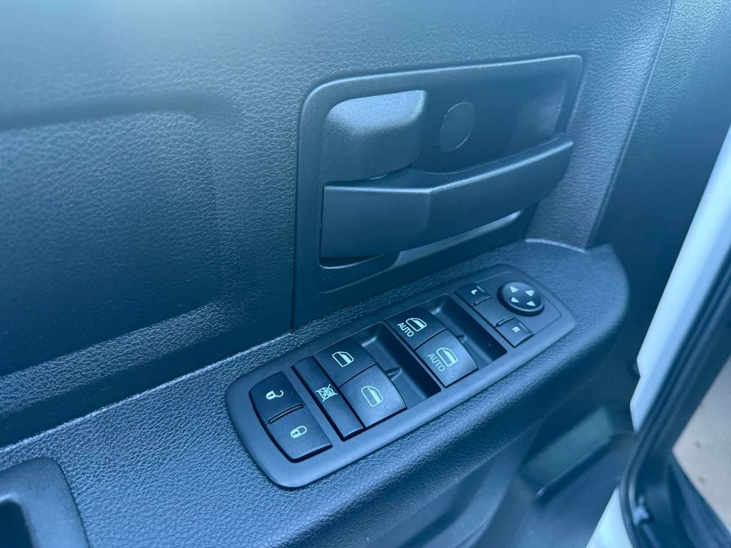 Ram 1500 Classic Express 2021 à Grand Falls, Nouveau-Brunswick - 17 - w1024h768px