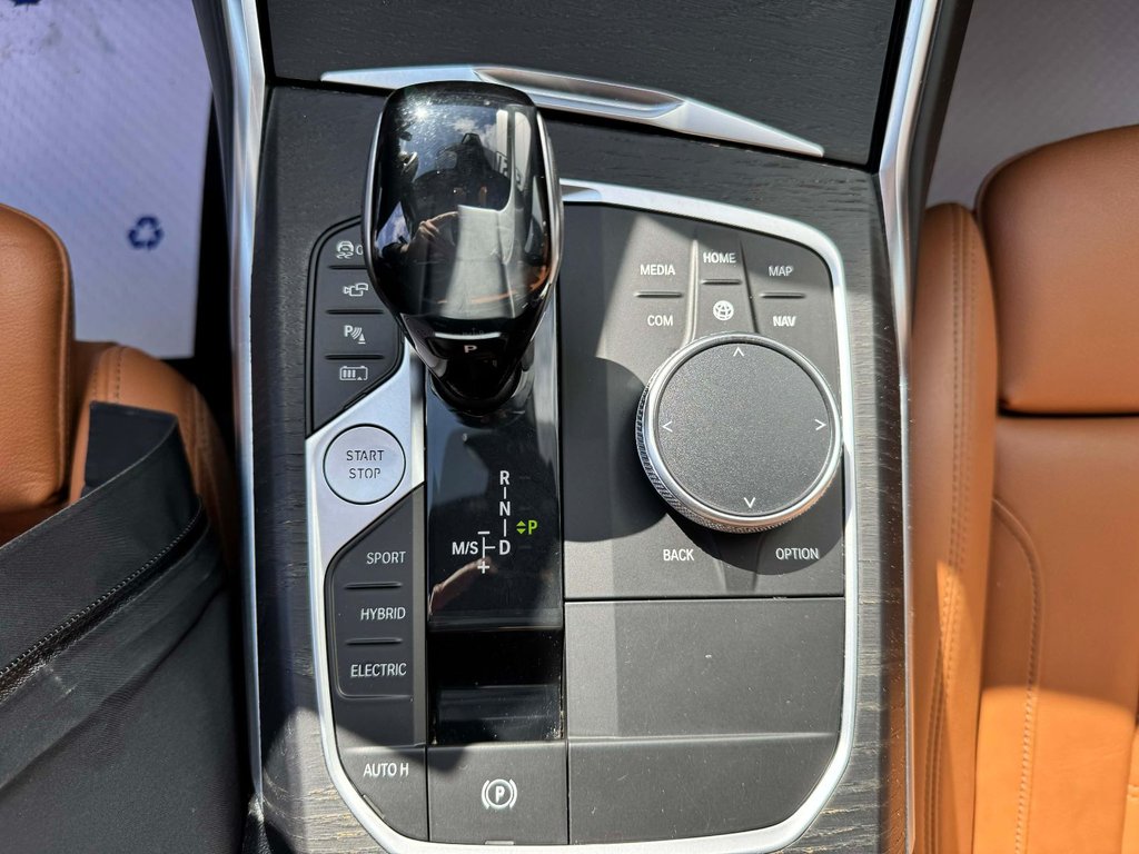 2021 BMW 3 Series 330e xDrive in Tracadie-Sheila, New Brunswick - 11 - w1024h768px