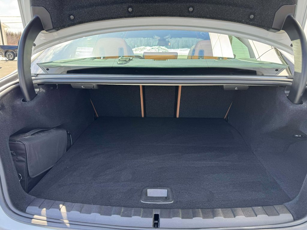 2021 BMW 3 Series 330e xDrive in Tracadie-Sheila, New Brunswick - 12 - w1024h768px