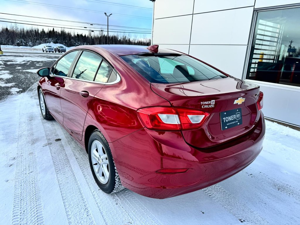 2017 Chevrolet Cruze LT in Tracadie-Sheila, New Brunswick - 2 - w1024h768px