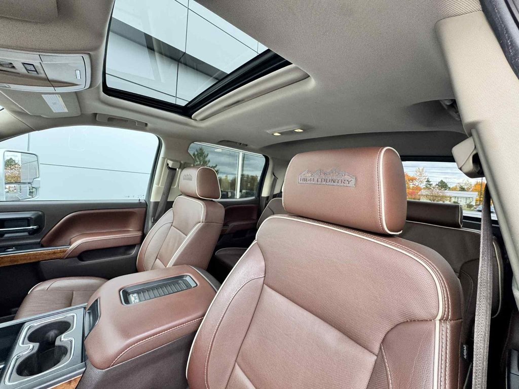 2017 Chevrolet Silverado 1500 High Country in Tracadie-Sheila, New Brunswick - 8 - w1024h768px