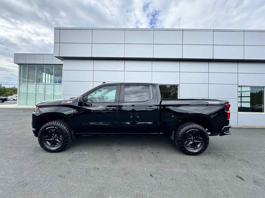 Chevrolet Silverado 1500 Custom Trail Boss 2021 à Tracadie-Sheila, Nouveau-Brunswick - 2 - w1024h768px