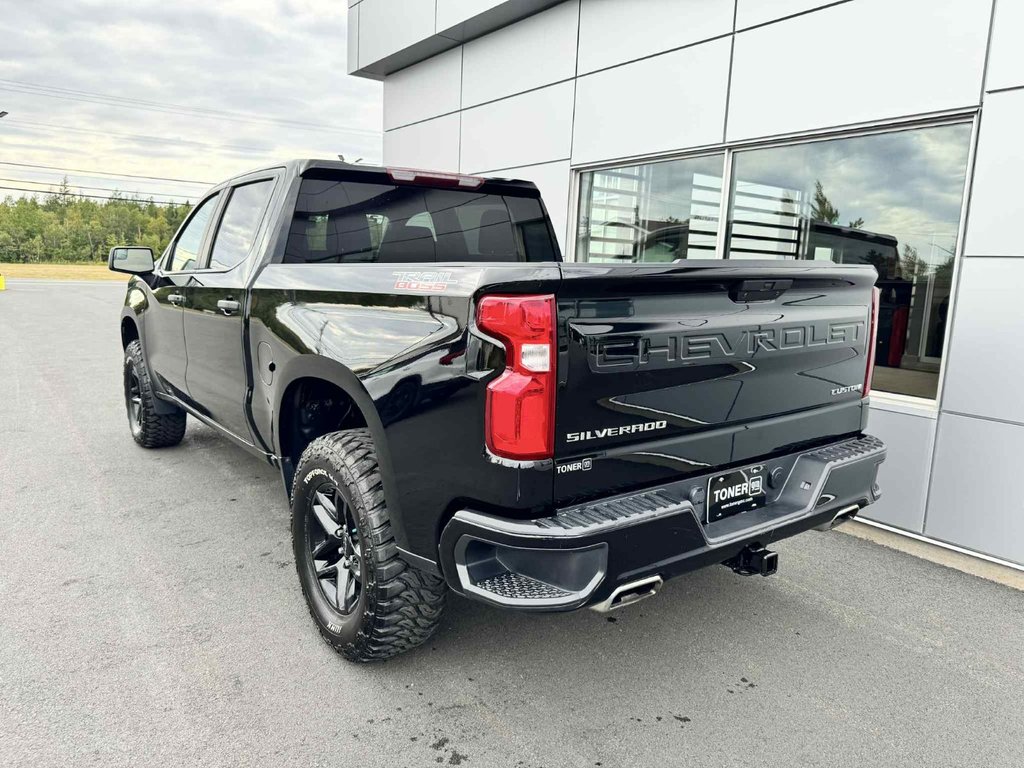 Chevrolet Silverado 1500 Custom Trail Boss 2021 à Tracadie-Sheila, Nouveau-Brunswick - 4 - w1024h768px