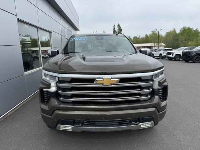 Chevrolet Silverado 1500 High Country 2023 à Tracadie-Sheila, Nouveau-Brunswick - 2 - w1024h768px
