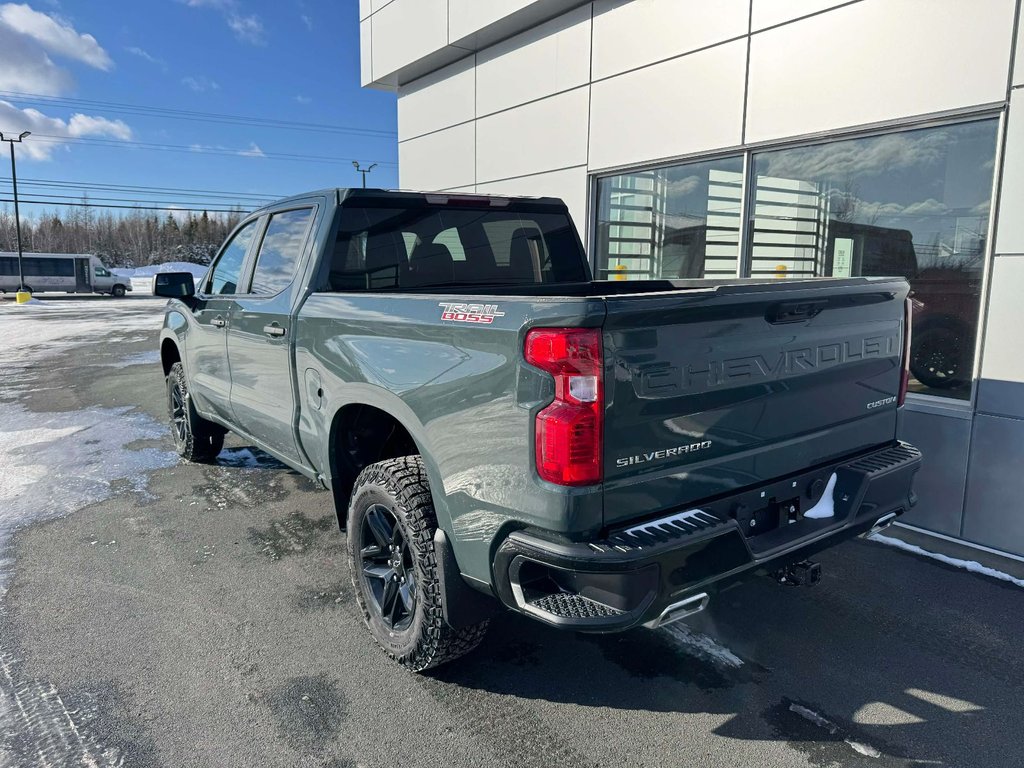 Chevrolet Silverado 1500 Custom Trail Boss 2026 à Tracadie-Sheila, Nouveau-Brunswick - 3 - w1024h768px