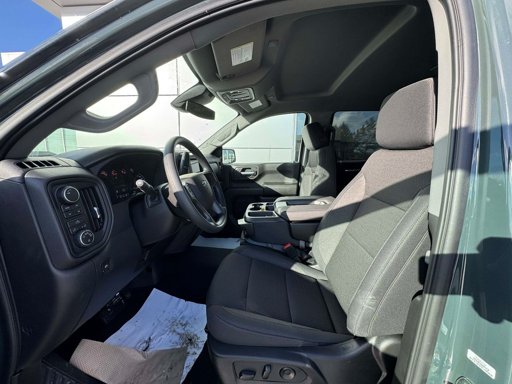 Chevrolet Silverado 1500 Custom Trail Boss 2026 à Tracadie-Sheila, Nouveau-Brunswick - 4 - w1024h768px