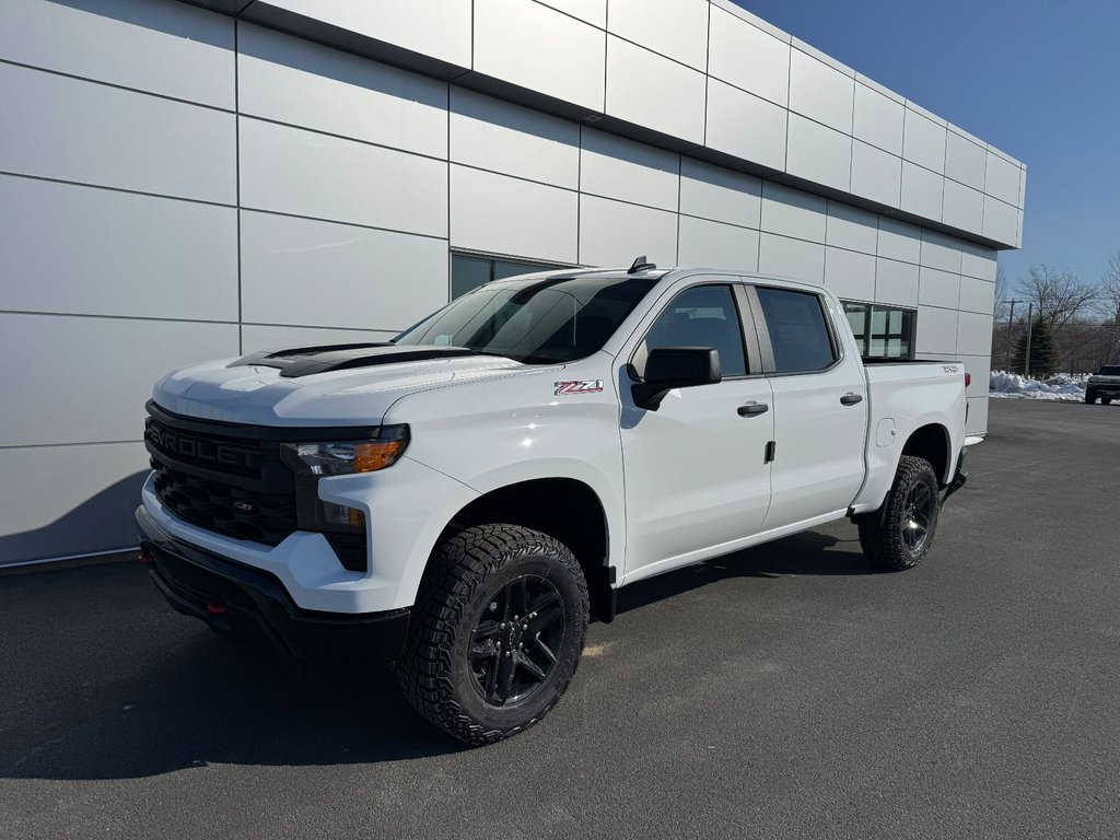 Chevrolet Silverado 1500 Custom Trail Boss 2026 à Tracadie-Sheila, Nouveau-Brunswick - 1 - w1024h768px