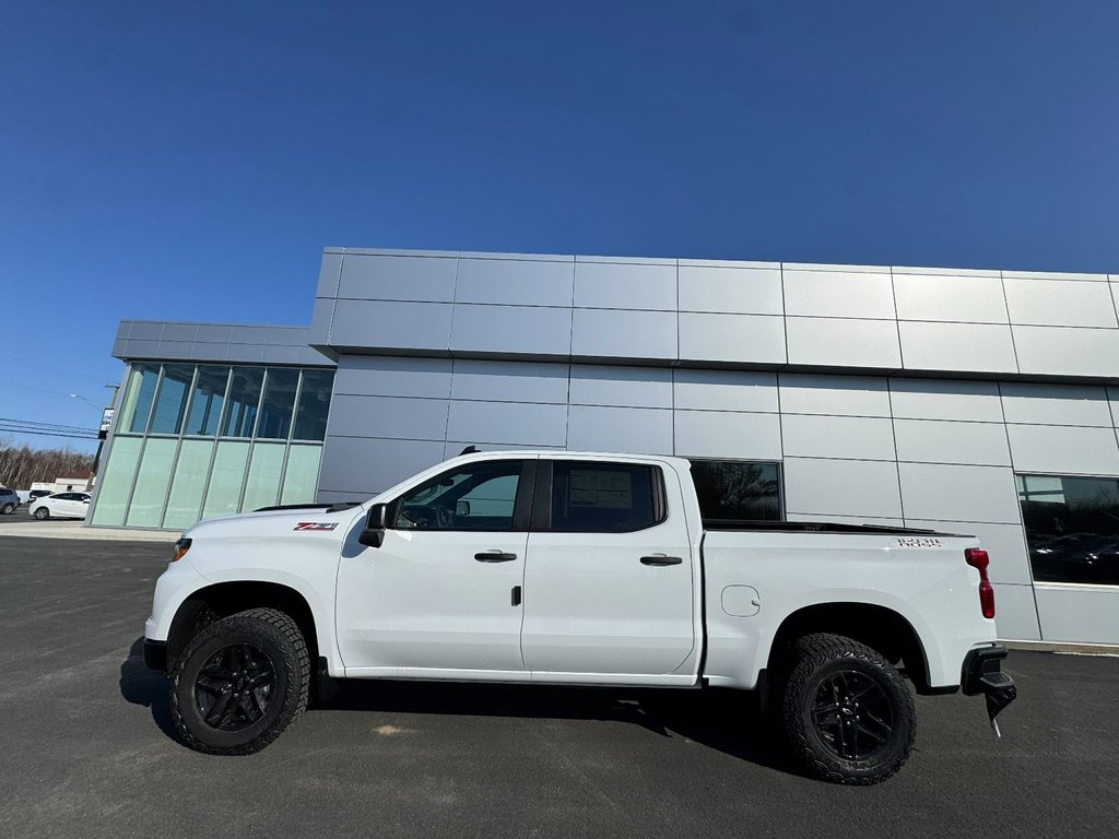 Chevrolet Silverado 1500 Custom Trail Boss 2026 à Tracadie-Sheila, Nouveau-Brunswick - 3 - w1024h768px