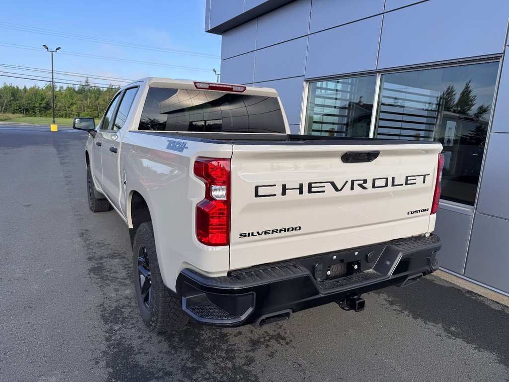 Chevrolet Silverado 1500 Custom Trail Boss 2026 à Tracadie-Sheila, Nouveau-Brunswick - 3 - w1024h768px