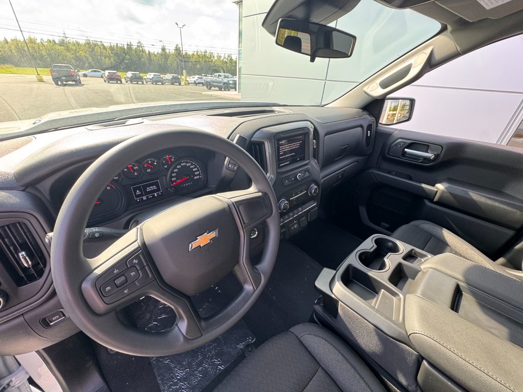 Chevrolet Silverado 1500 Custom 2026 à Tracadie-Sheila, Nouveau-Brunswick - 5 - w1024h768px