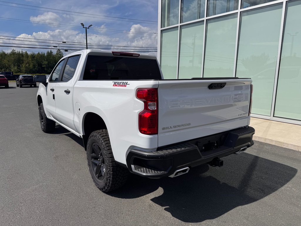 Chevrolet Silverado 1500 Custom Trail Boss 2026 à Tracadie-Sheila, Nouveau-Brunswick - 3 - w1024h768px