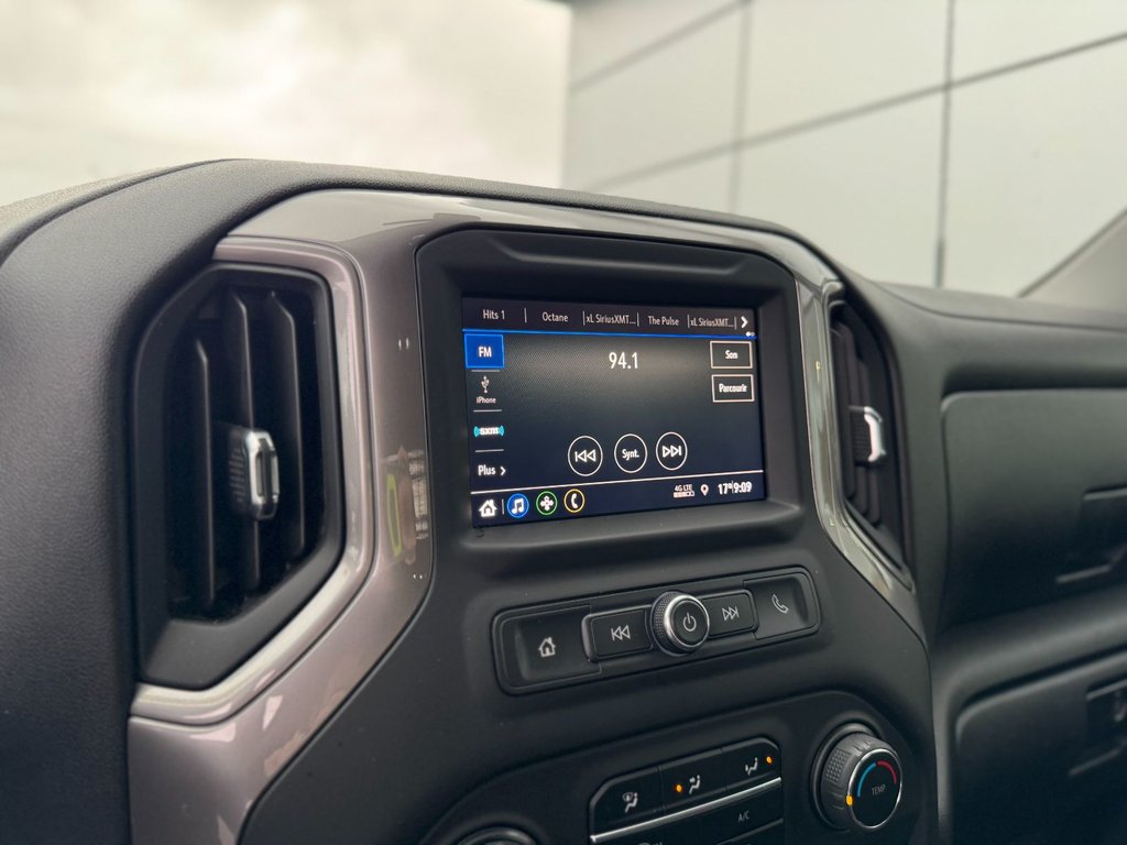 2021 Chevrolet Silverado 2500HD Custom in Tracadie-Sheila, New Brunswick - 14 - w1024h768px