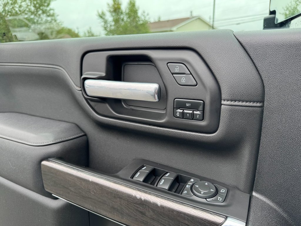 2023 Chevrolet Silverado 2500HD LTZ in Tracadie-Sheila, New Brunswick - 19 - w1024h768px
