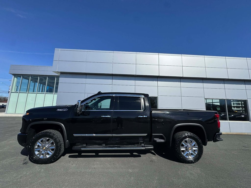 Chevrolet Silverado 2500HD High Country 2024 à Tracadie-Sheila, Nouveau-Brunswick - 5 - w1024h768px