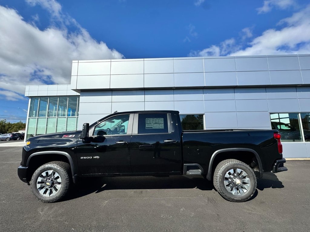 2025  Silverado 2500 4WD CUSTOM CREW in Tracadie-Sheila, New Brunswick - 2 - w1024h768px