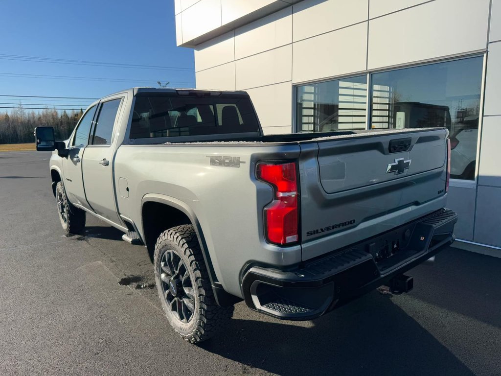 2025  Silverado 2500 4WD LTZ CREW in Tracadie-Sheila, New Brunswick - 2 - w1024h768px