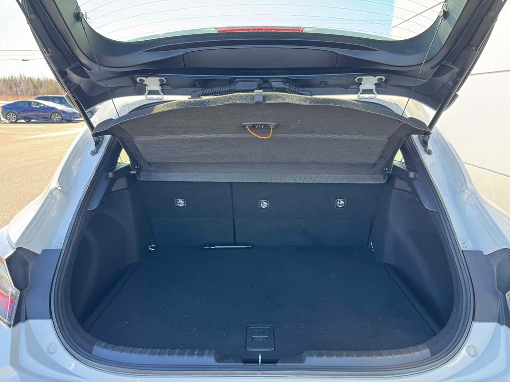 2020 Toyota Corolla Hatchback SE in Tracadie-Sheila, New Brunswick - 17 - w1024h768px