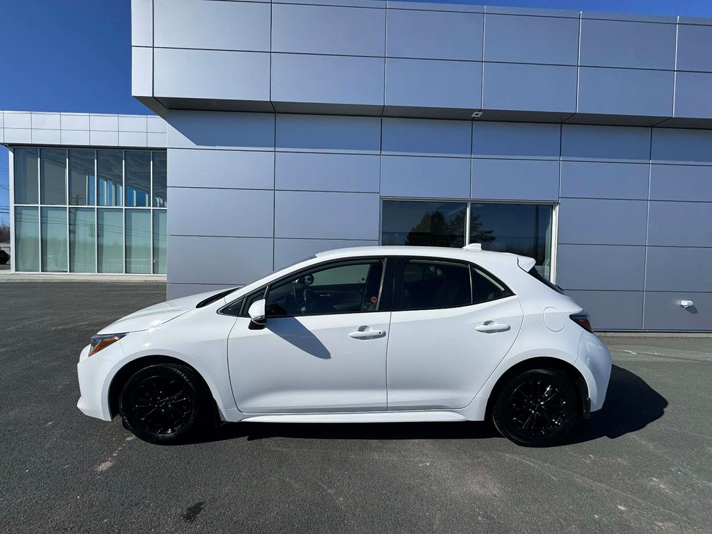 2020 Toyota Corolla Hatchback SE in Tracadie-Sheila, New Brunswick - 2 - w1024h768px