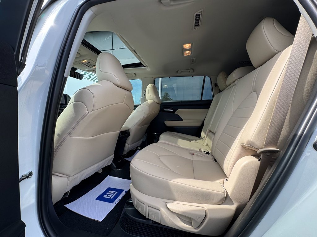 Toyota Highlander Hybrid XLE 2023 à Tracadie-Sheila, Nouveau-Brunswick - 9 - w1024h768px