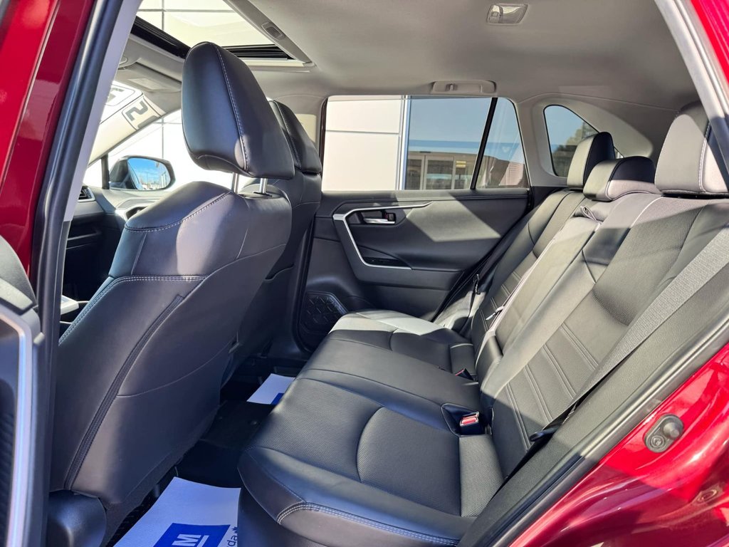 Toyota RAV4 Hybrid Limited 2021 à Tracadie-Sheila, Nouveau-Brunswick - 11 - w1024h768px