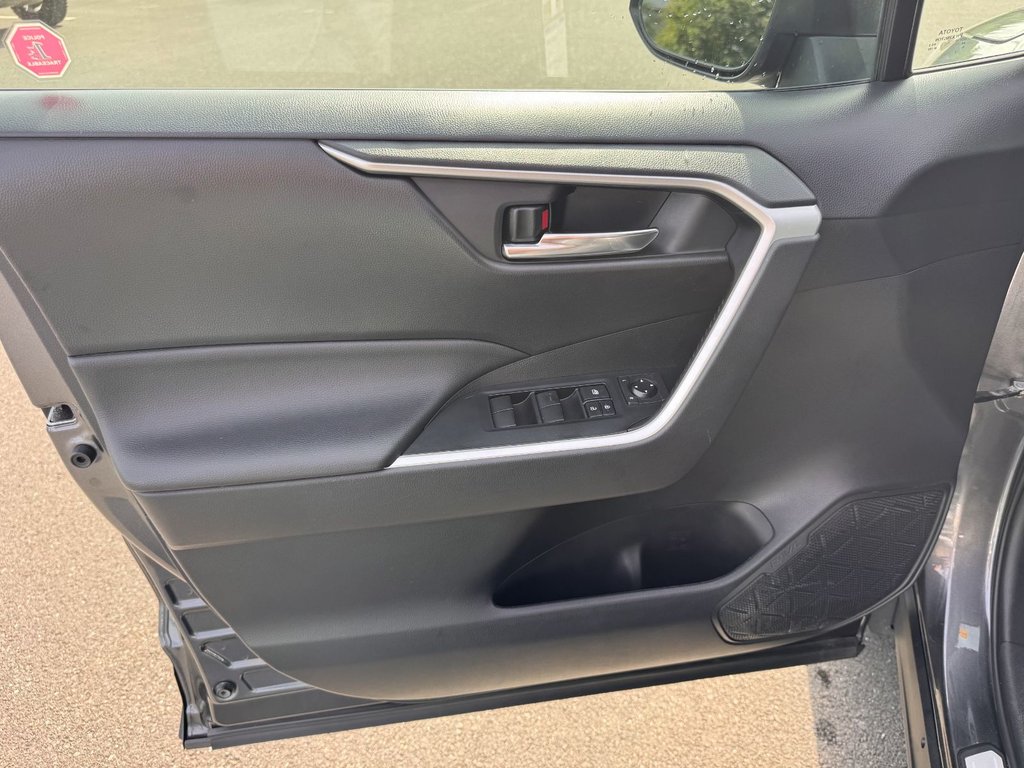 Toyota RAV4 XLE 2021 à Tracadie-Sheila, Nouveau-Brunswick - 12 - w1024h768px
