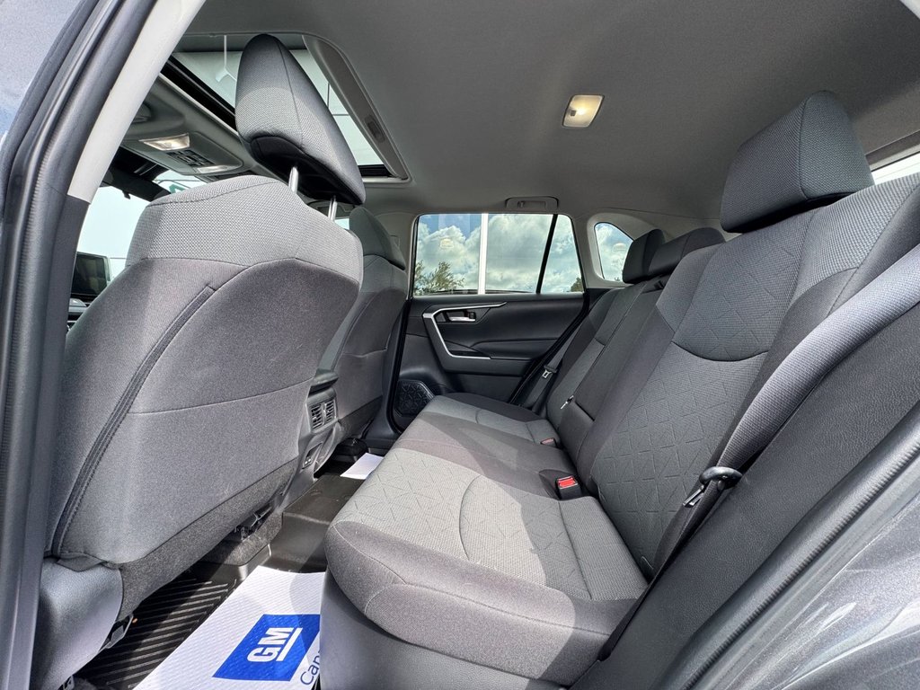 Toyota RAV4 Hybrid XLE 2023 à Tracadie-Sheila, Nouveau-Brunswick - 10 - w1024h768px