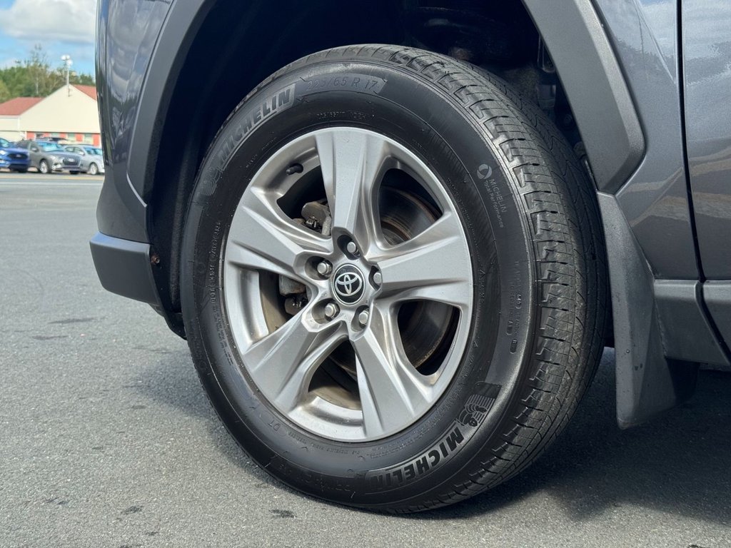 Toyota RAV4 Hybrid XLE 2023 à Tracadie-Sheila, Nouveau-Brunswick - 7 - w1024h768px