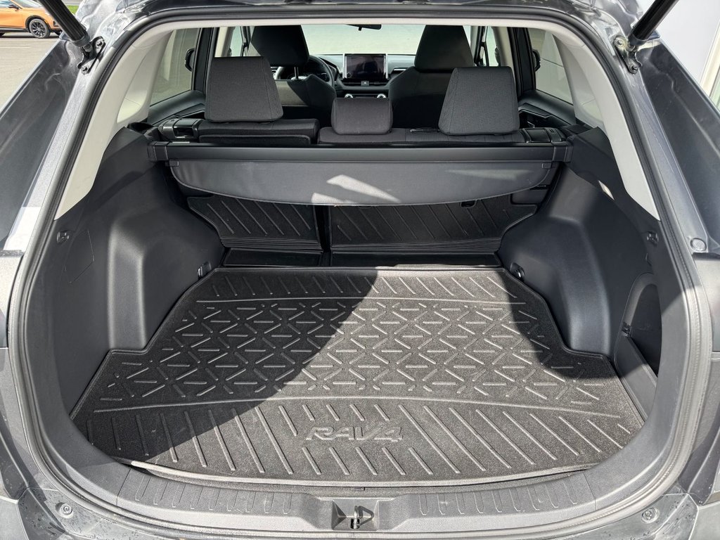 Toyota RAV4 Hybrid XLE 2023 à Tracadie-Sheila, Nouveau-Brunswick - 9 - w1024h768px