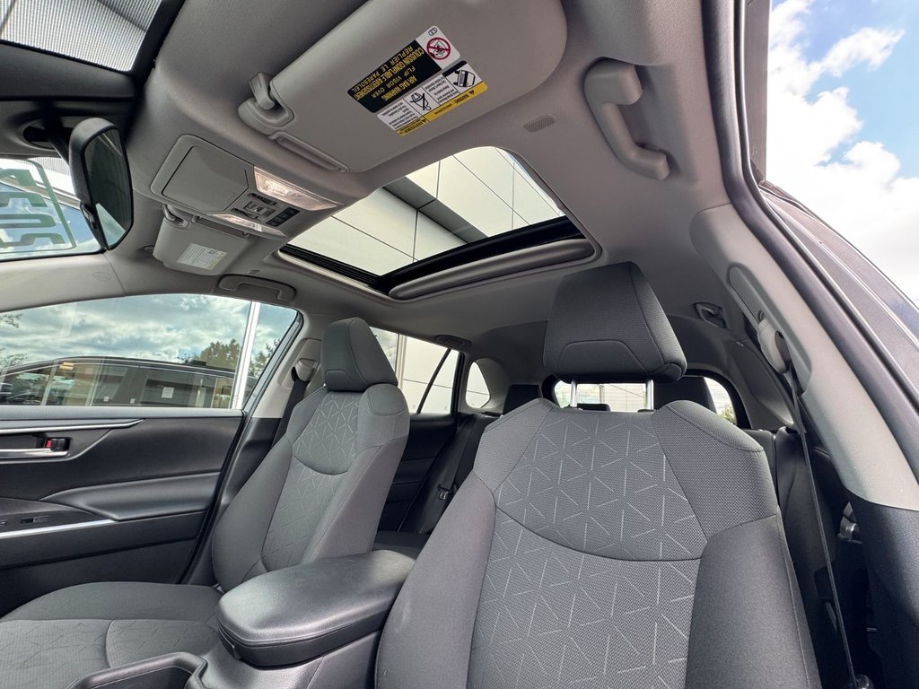 Toyota RAV4 Hybrid XLE 2023 à Tracadie-Sheila, Nouveau-Brunswick - 12 - w1024h768px