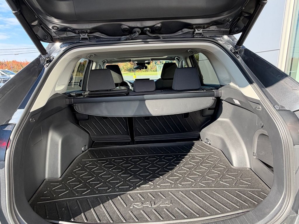 2023 Toyota RAV4 Hybrid XLE in Tracadie-Sheila, New Brunswick - 9 - w1024h768px