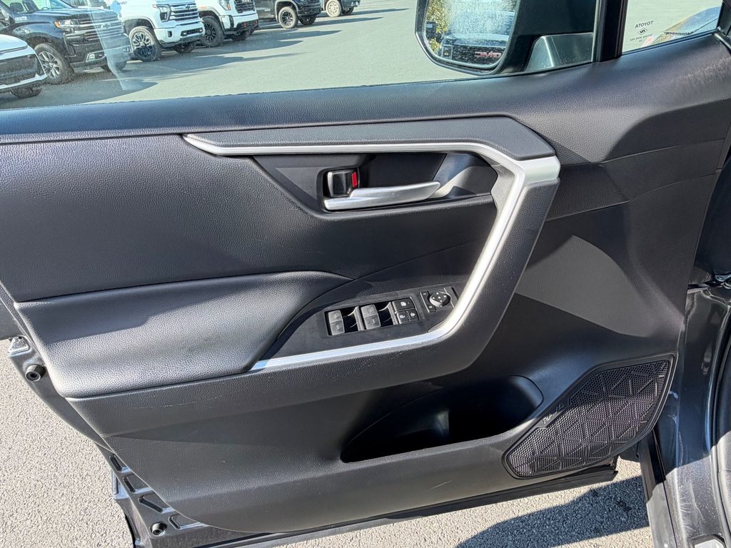 2023 Toyota RAV4 Hybrid XLE in Tracadie-Sheila, New Brunswick - 12 - w1024h768px