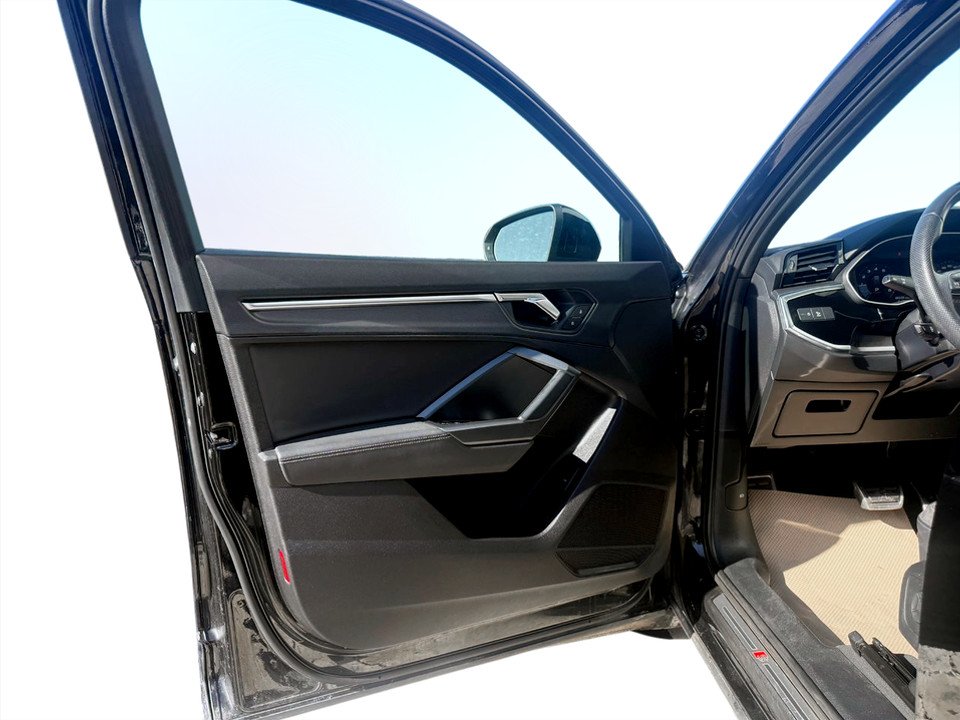 2021 Audi Q3 PREMIUM PLUS S LINE 45 Progressiv, keyless entry, backup camera, BT in COLDBROOK, Nova Scotia - 7 - w1024h768px