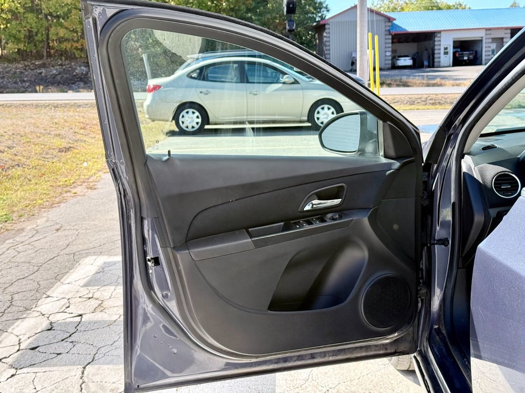 2013 Chevrolet CRUZE LT Turbo | FM/CD/MP3/BT Radio, Rear Camera in COLDBROOK, Nova Scotia - 7 - w1024h768px