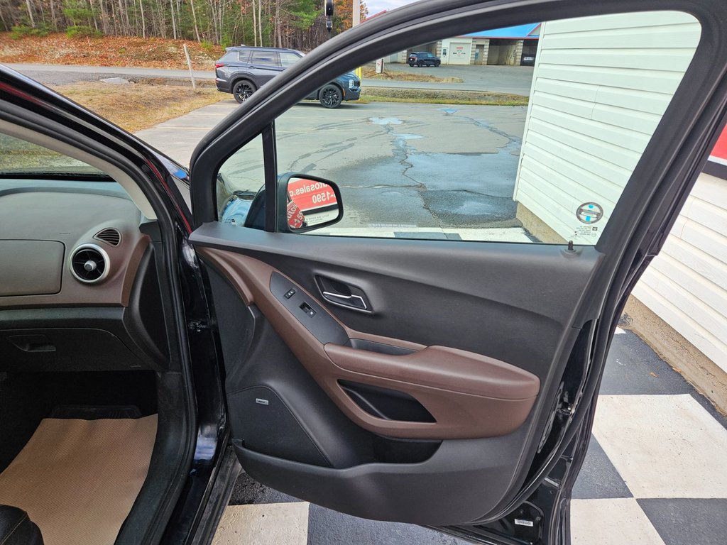 2016 Chevrolet TRAX LT, keyless entry, Backup cam, remote start in COLDBROOK, Nova Scotia - 20 - w1024h768px