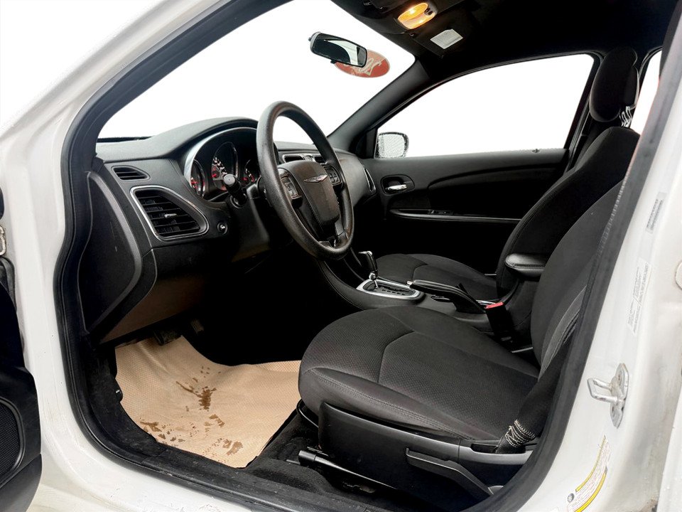 2013 Chrysler 200 LX, Keyless entry, MP3, Cruise control in COLDBROOK, Nova Scotia - 9 - w1024h768px