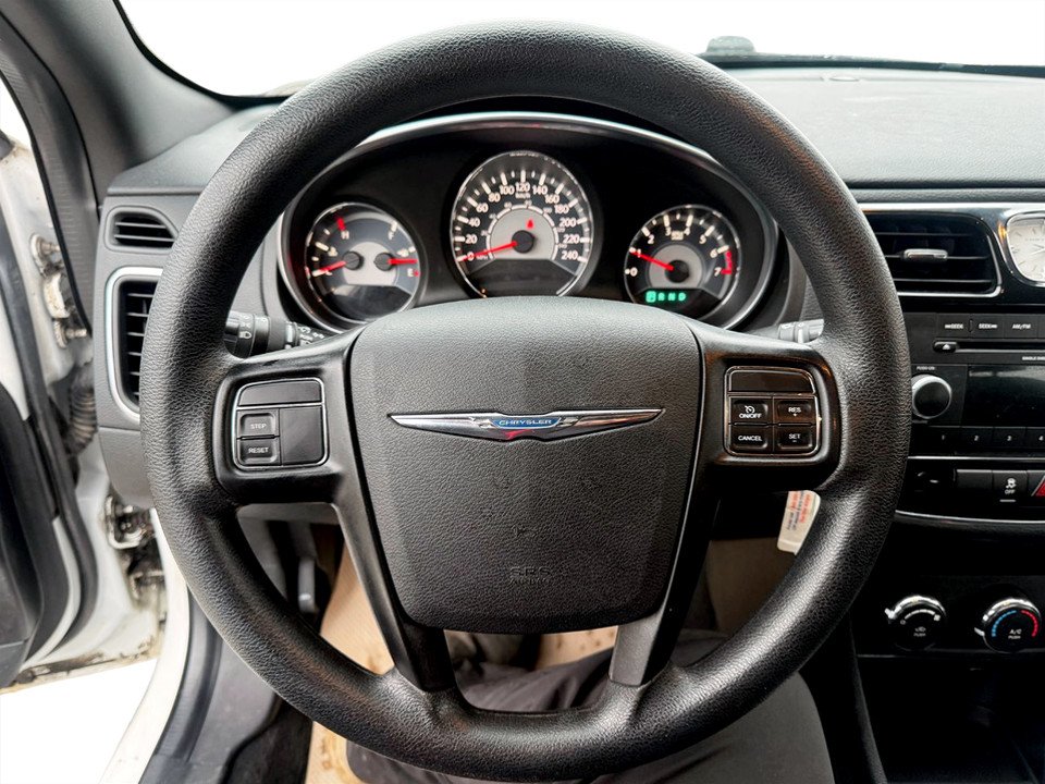2013 Chrysler 200 LX, Keyless entry, MP3, Cruise control in COLDBROOK, Nova Scotia - 10 - w1024h768px