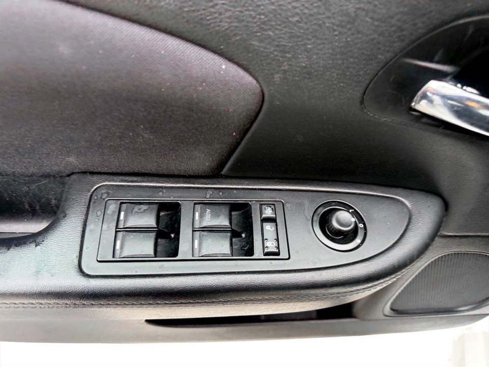 2013 Chrysler 200 LX, Keyless entry, MP3, Cruise control in COLDBROOK, Nova Scotia - 8 - w1024h768px