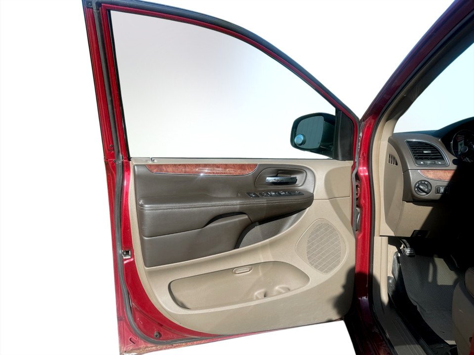 2011 Chrysler TOWN & COUNTRY Touring, keyless entry, Cruise control, Bluetooth in COLDBROOK, Nova Scotia - 7 - w1024h768px
