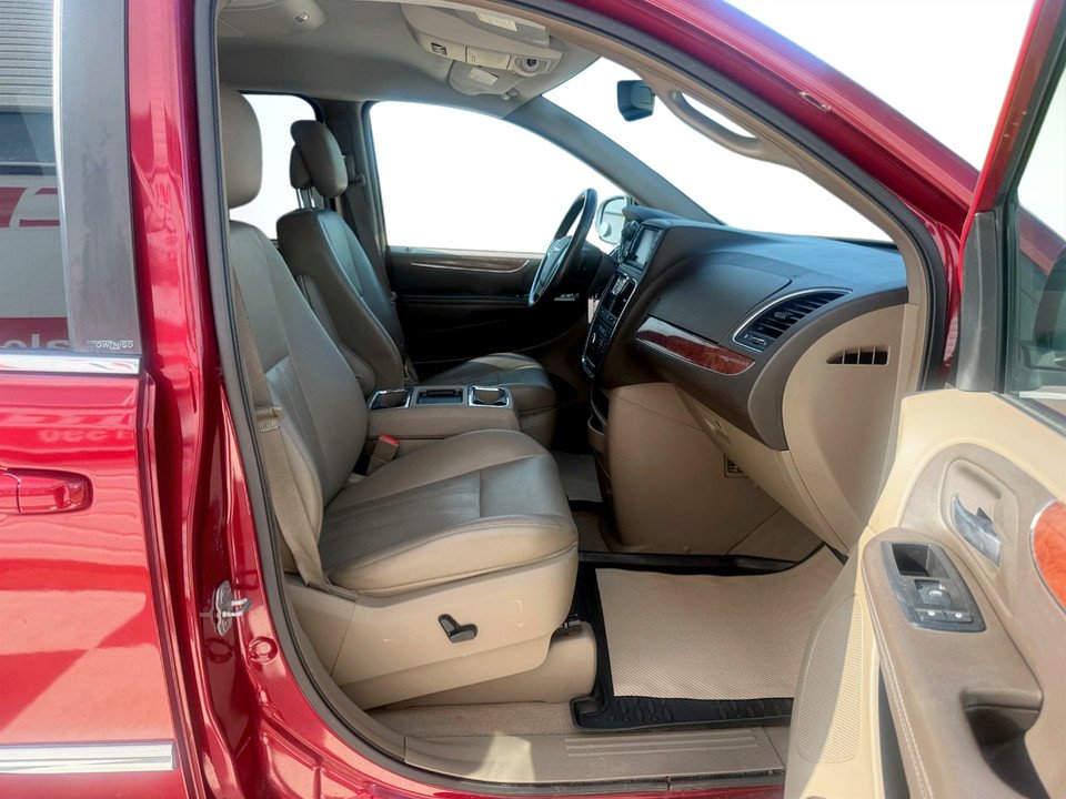 2011 Chrysler TOWN & COUNTRY Touring, keyless entry, Cruise control, Bluetooth in COLDBROOK, Nova Scotia - 19 - w1024h768px