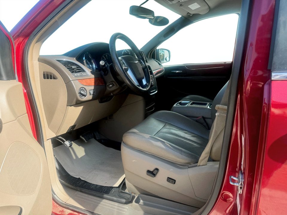2011 Chrysler TOWN & COUNTRY Touring, keyless entry, Cruise control, Bluetooth in COLDBROOK, Nova Scotia - 9 - w1024h768px