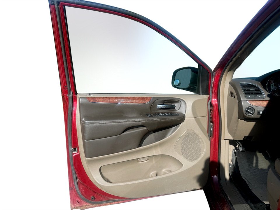 2011 Chrysler TOWN & COUNTRY Touring, keyless entry, Cruise control, Bluetooth in COLDBROOK, Nova Scotia - 7 - w1024h768px