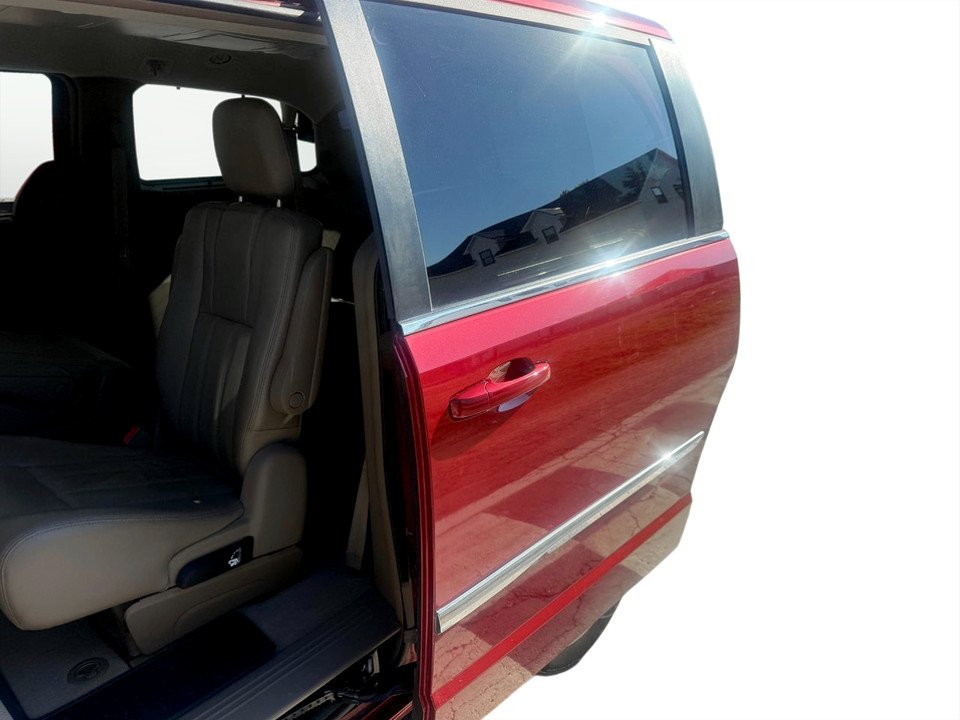 2011 Chrysler TOWN & COUNTRY Touring, keyless entry, Cruise control, Bluetooth in COLDBROOK, Nova Scotia - 13 - w1024h768px